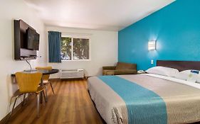 Motel 6 Portland Mall - 205